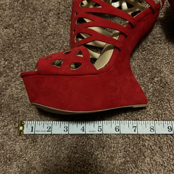 Scene Red Lacy Wedge Heels. - Picture 3 of 6